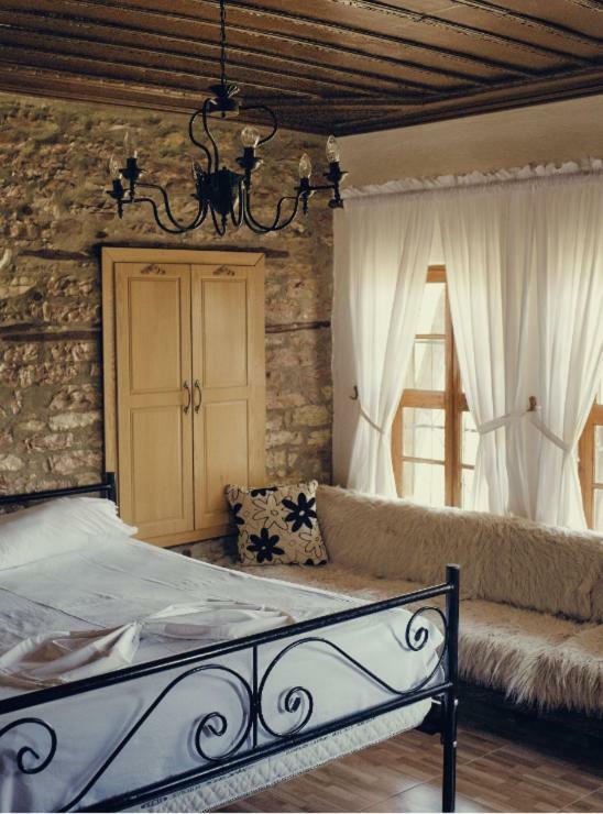 Stone Rooms 1850 Gjirokastër Quarto foto